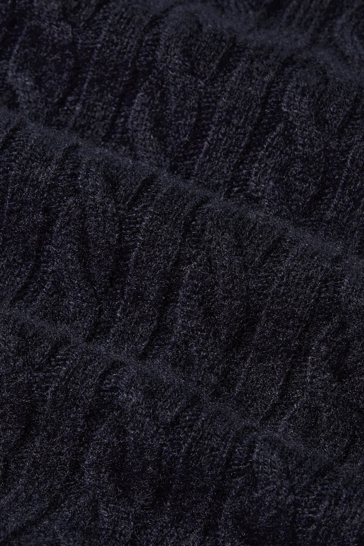 
Lee Sweater Cabled in navy — detail view