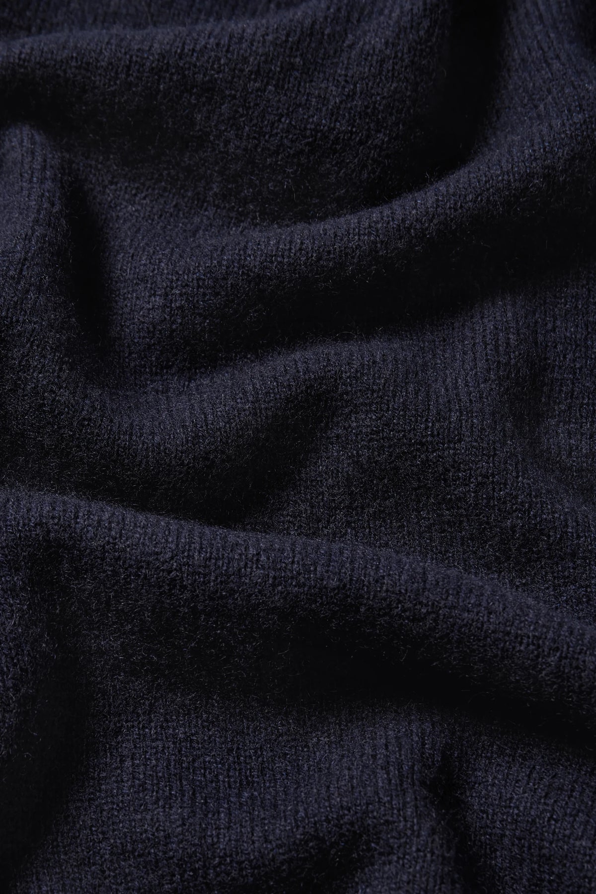 
Lee Sweater in navy — detail view