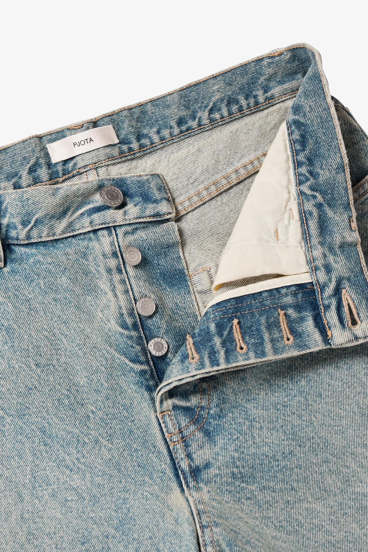 
Tyler Wide Jean in light wash — detail view